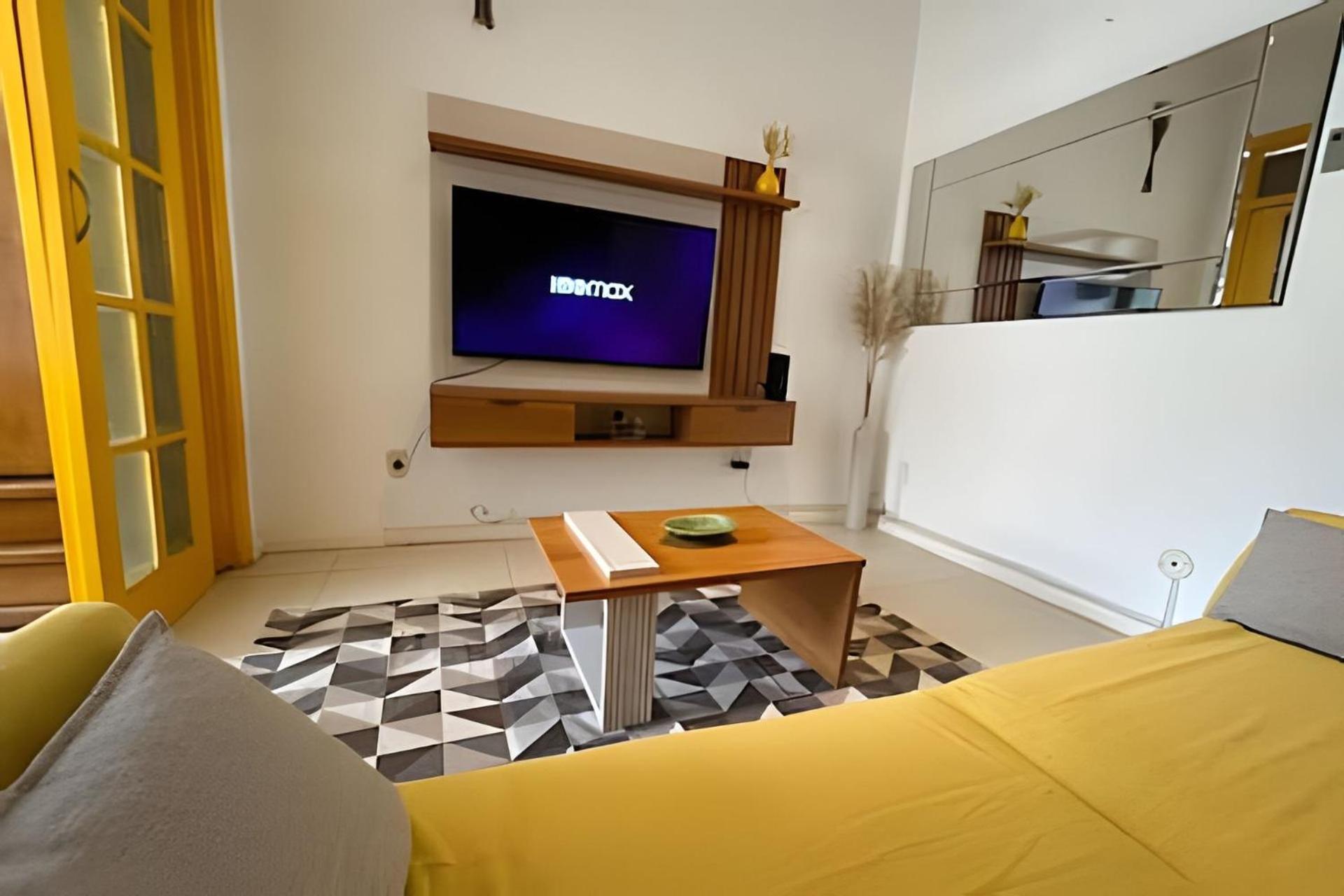 Apartamento Em Copacabana A 100 Metros Da Praia - Rio de Janeiro, Rio de Janeiro